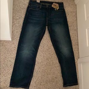 Dark blue Levi’s jeans